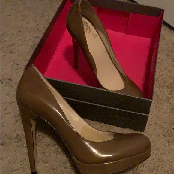 Vince Camuto women’s heels - Picture 2 of 4